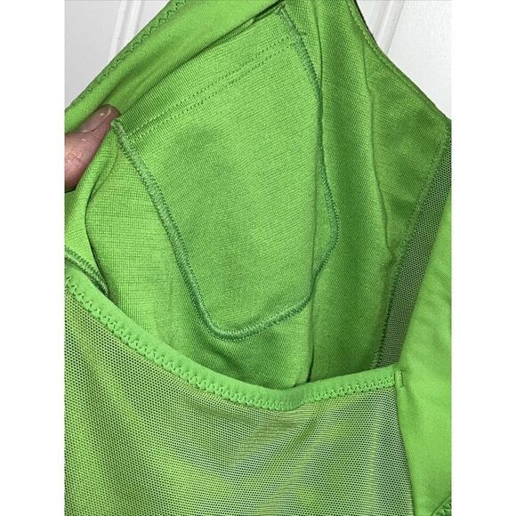 Lululemon VGUC Run Pace Tank Frond Lime Green Size 6 Shelf Bra Mesh Details - Picture 6 of 7